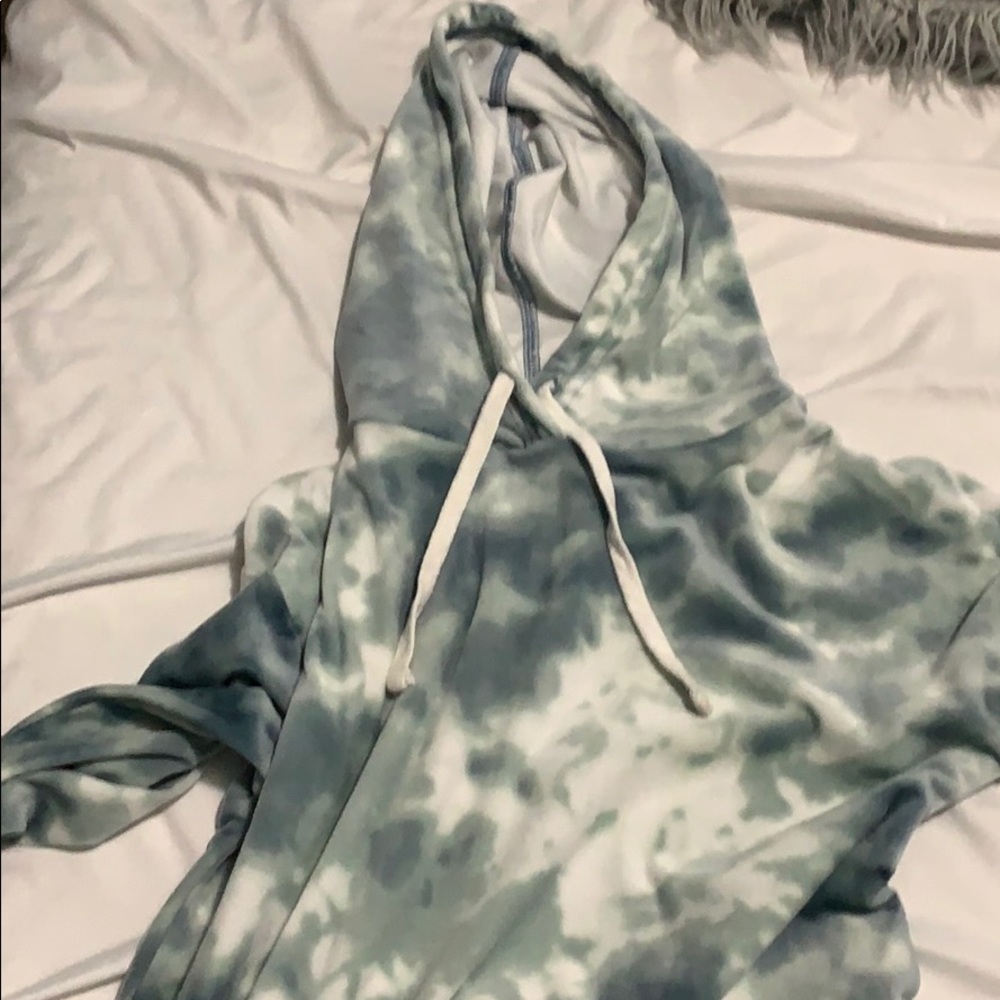 Blue and white cropped sweatshirt